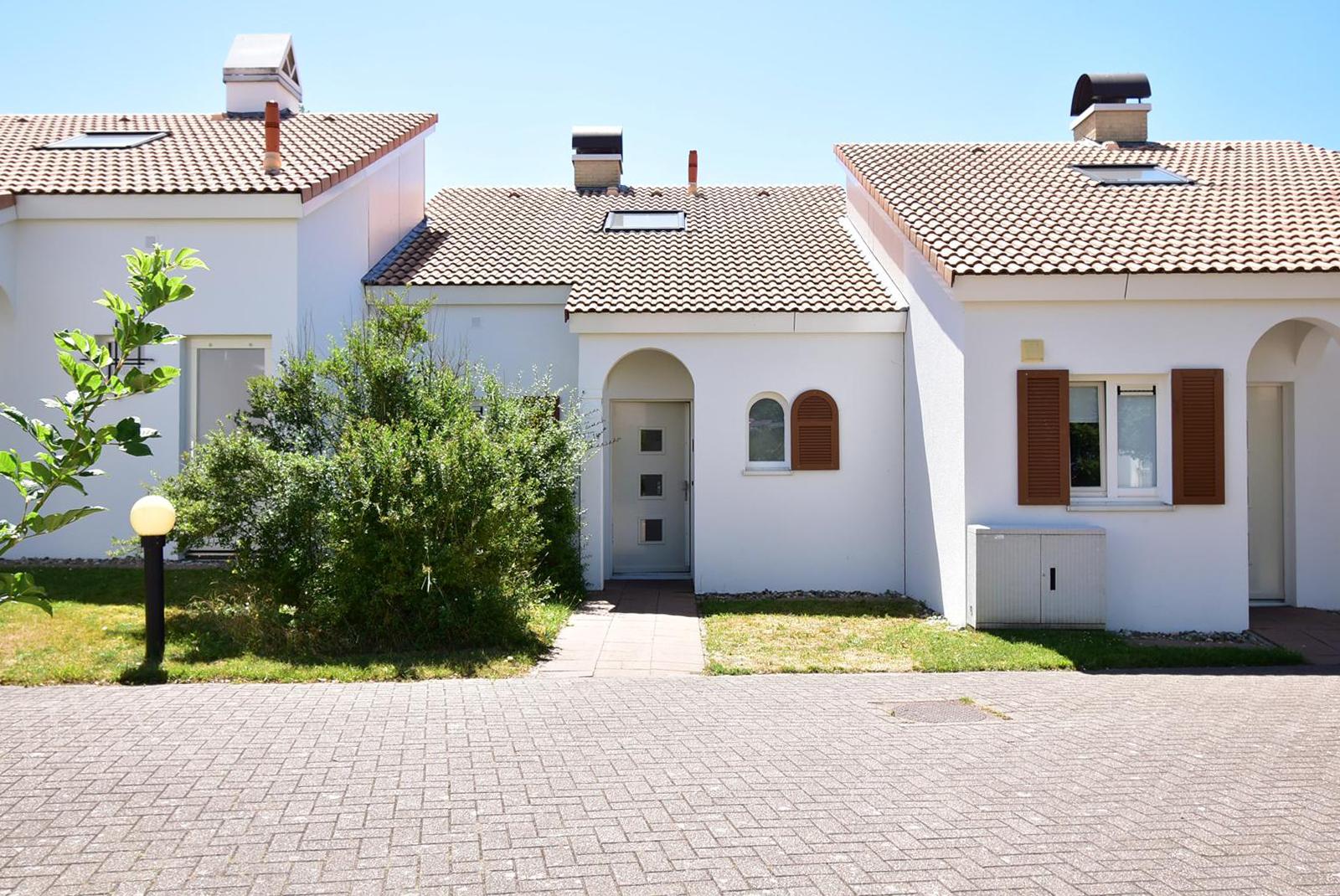 kopen-vakantiewoning-noordwijkerhout-voorzijde-centrale-entree-en-boogingang-recreatieadviseurs-vakantiehuistekoop-nl.jpg.JPG