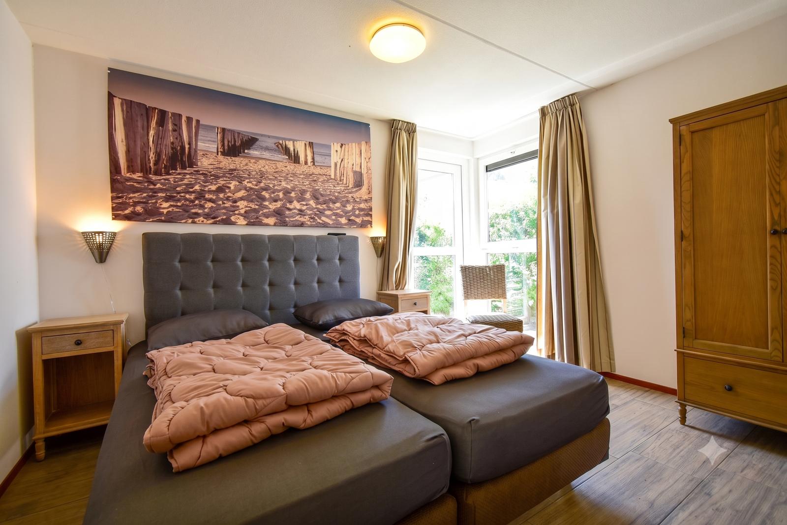 kopen-vrijstaande-vakantiewoning-ouddorp-slaapkamer-en-suite-en-badkamer-recreatieadviseurs-vakantiehuistekoop-nl.jpg.jpg