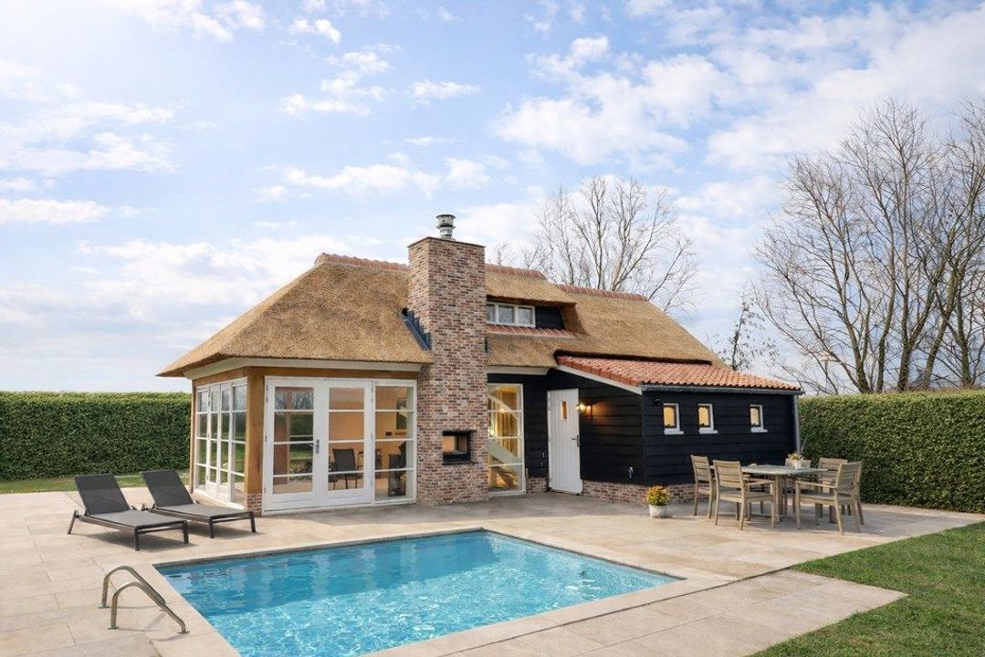 Kopen-recreatiewoning-Zeeland-zwembad.jpg