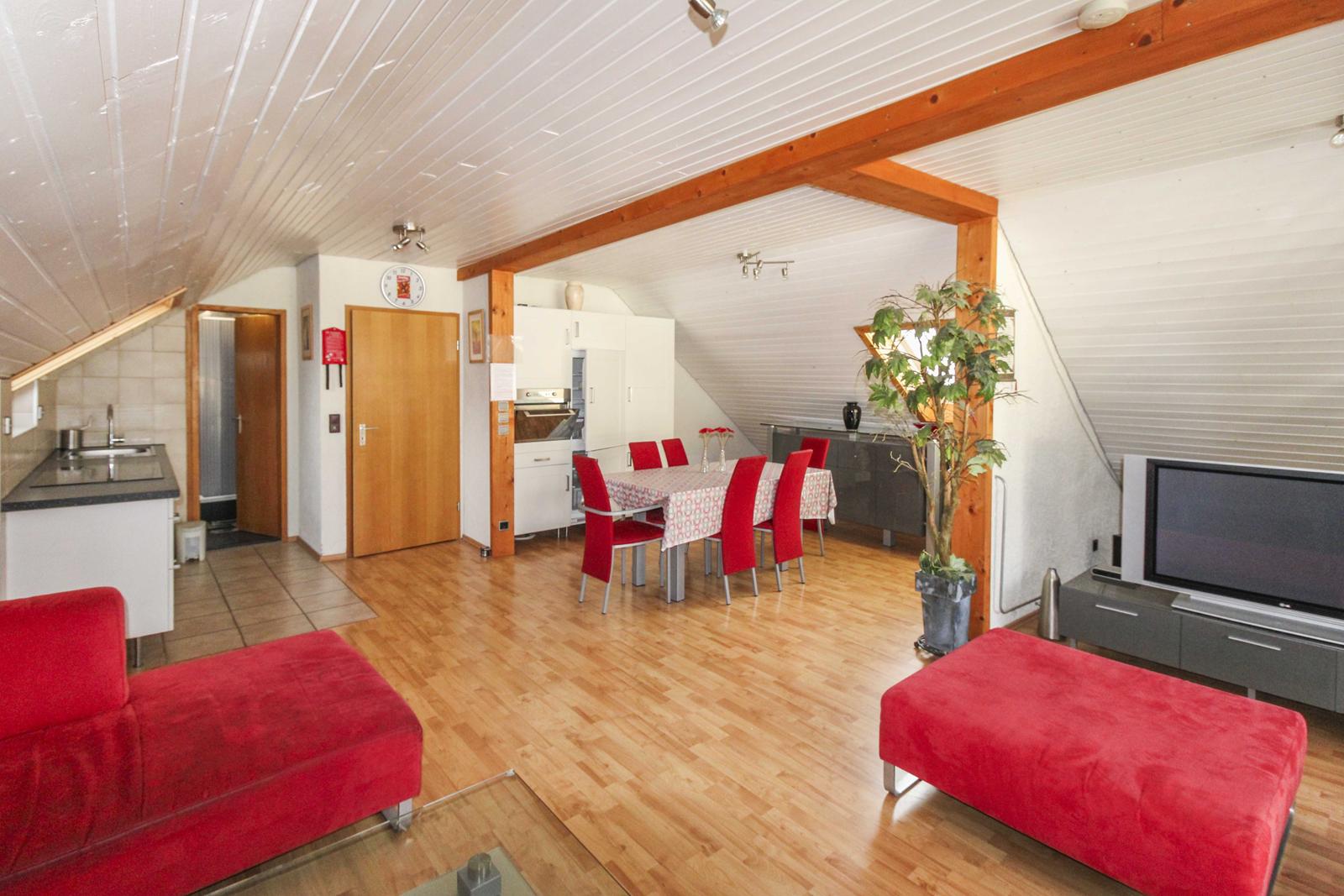 kopen-vrijstaand-huis-veldenz-woonkamer-boven-eethoek-keuken-recreatieadviseurs-vakantiehuistekoop-nl.webp.jpg