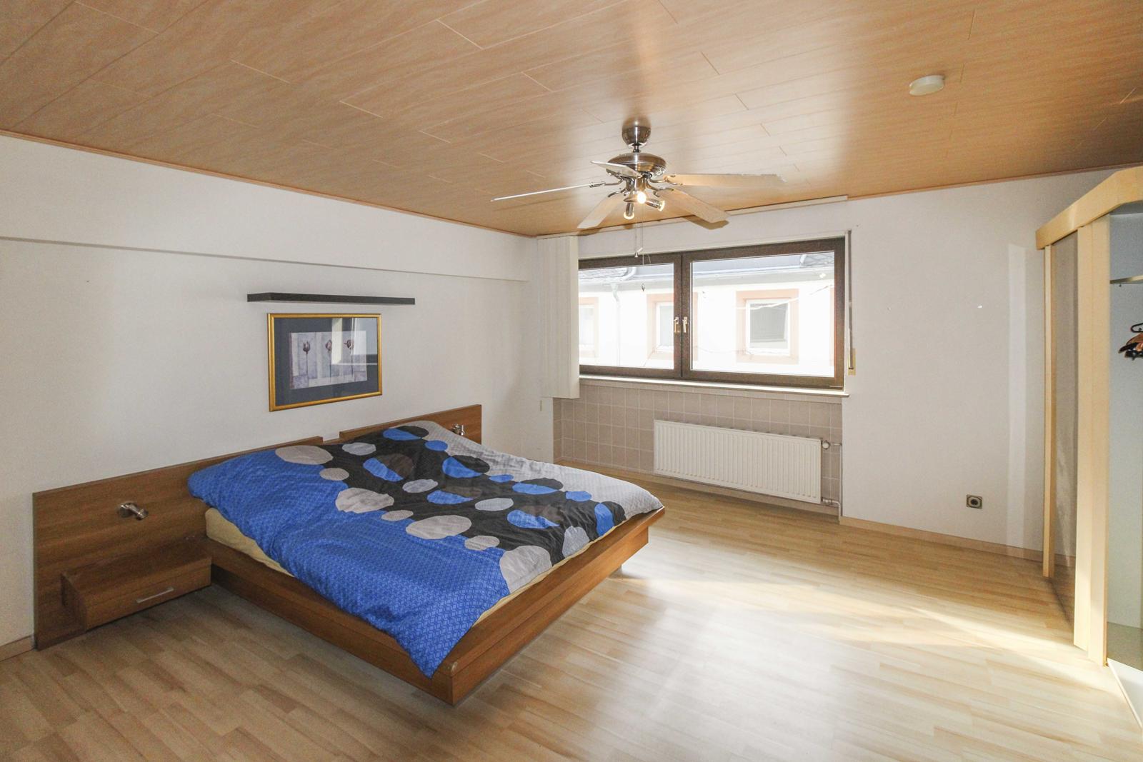 kopen-vrijstaand-huis-veldenz-slaapkamer-1-master-bedroom-recreatieadviseurs-vakantiehuistekoop-nl.webp.jpg