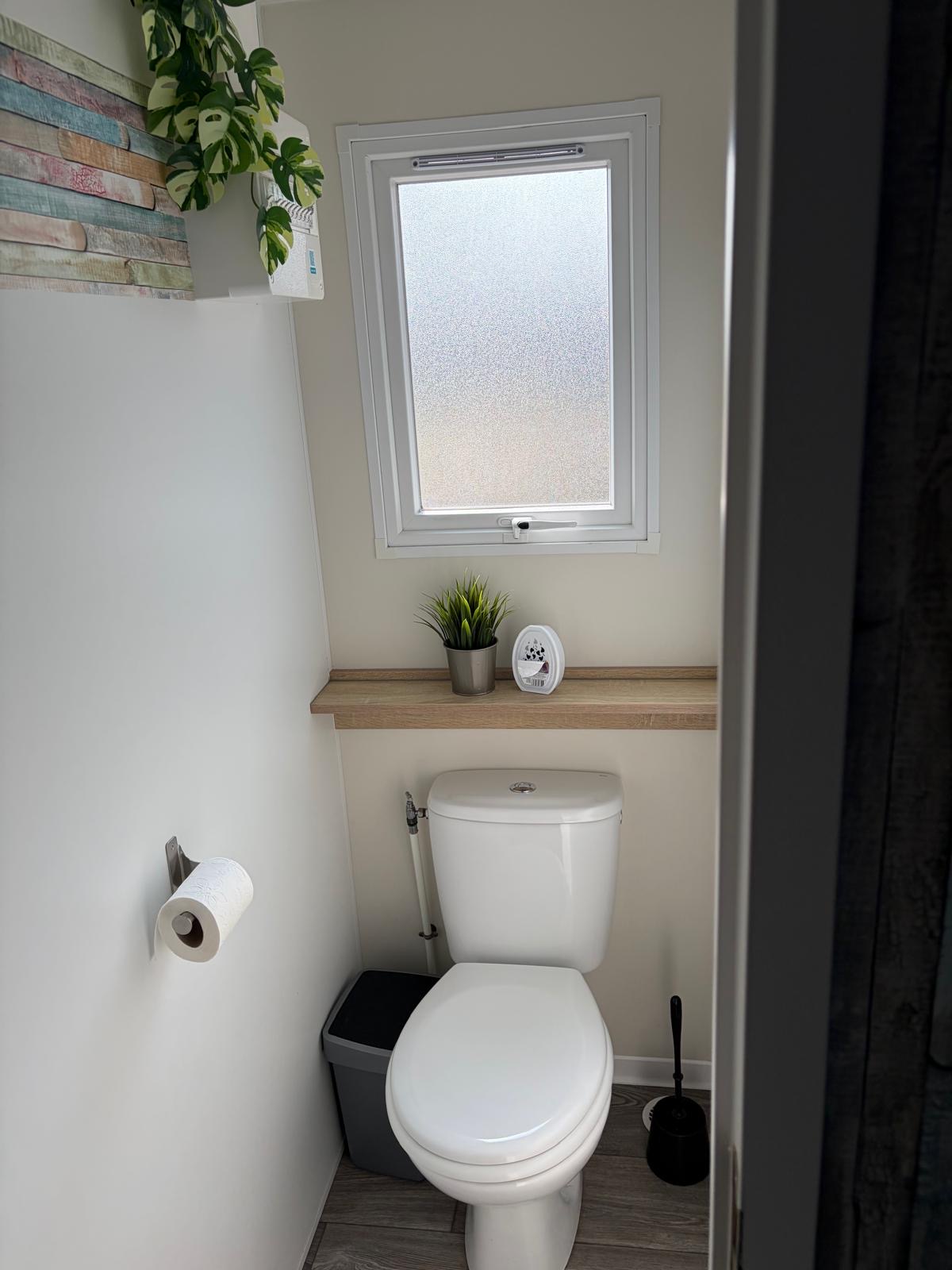 Toilet JR04.jpg