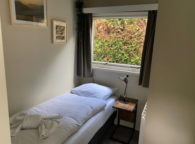 kleine slaapkamer.jpg
