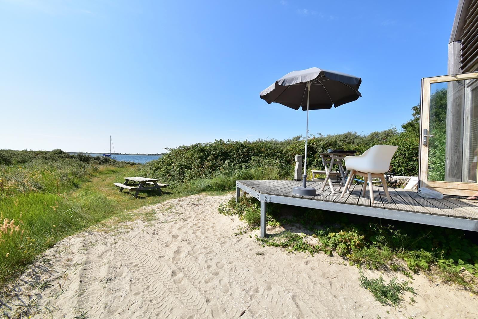 Kopen-Vakantiehuis-Nederland-Ouddorp-aan-het-water-vakantiehuistekoop-nl.webp001.jpg