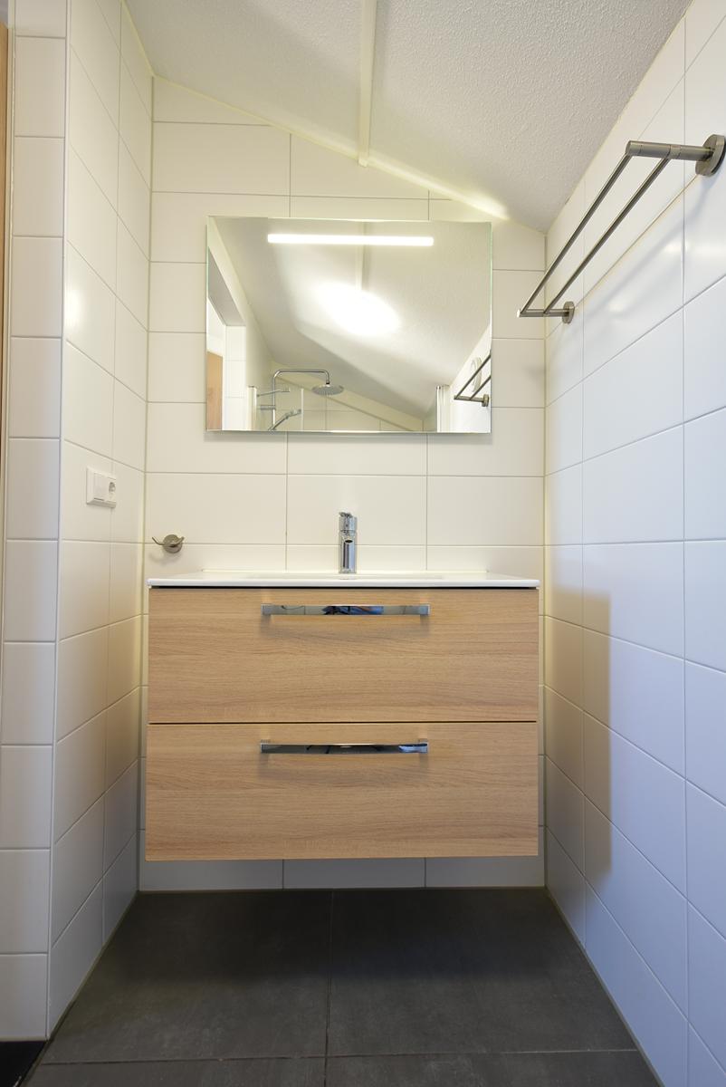 kopen-geschakelde-vakantiewoning-noordwijkerhout-ensuite-badkamer-3-inloopdouche-recreatieadviseurs-vakantiehuistekoop-nl.jpg.JPG