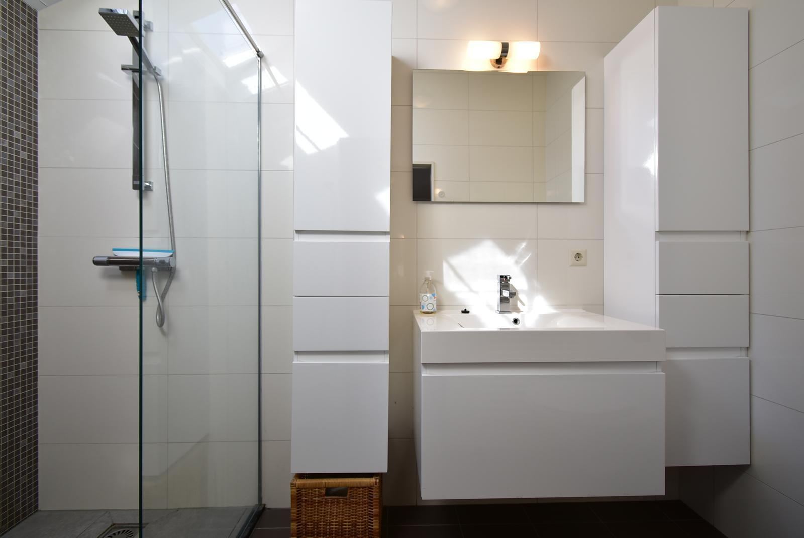 kopen-vrijstaand-vakantiehuis-kattendijke-tuin-aan-water-ligstoelen-vakantiehuistekoop-nl.jpg021.jpg