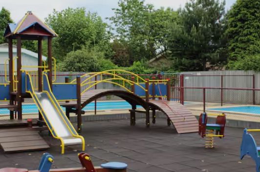 juegos y piscina.jpg