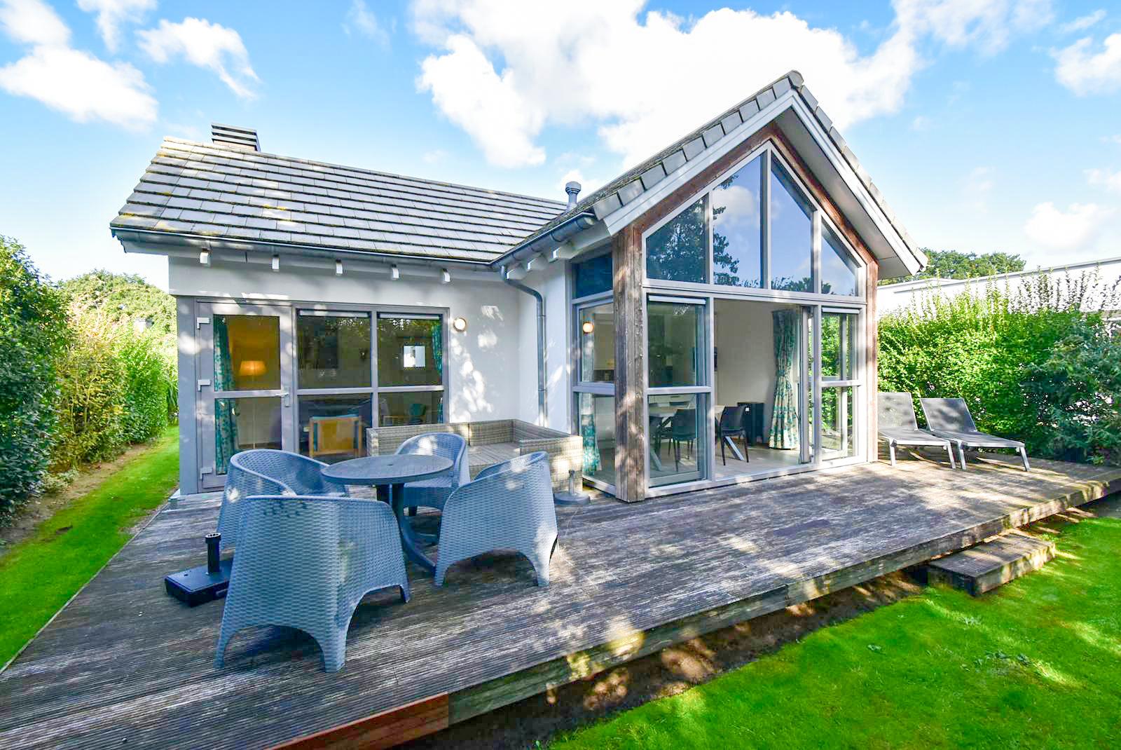 kopen-vrijstaande-vakantiewoning-ouddorp-achterzijde-terras-hoofdfoto-vakantiehuistekoop-nl-prins-en-prins-makelaardij.jpg.jpg