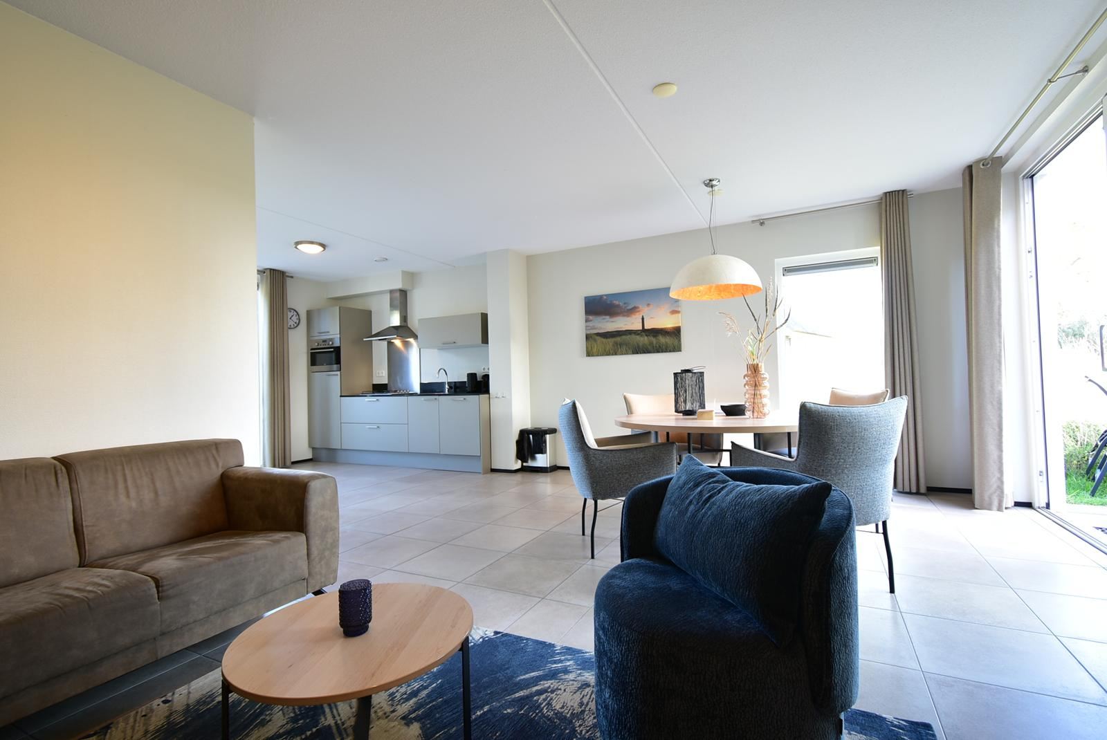 kopen-twee-onder-een-kap-ouddorp-woonkamer-plavuizen-vloerverwarming-vakantiehuistekoop-nl-prins-en-prins-makelaardij.jpg005.jpg