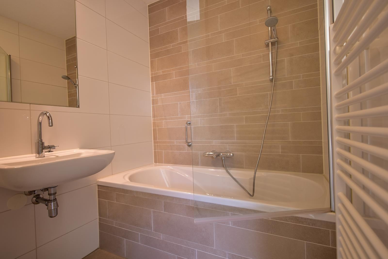 kopen-twee-onder-een-kap-ouddorp-badkamer-1-prive-sauna-wellness-vakantiehuistekoop-nl-prins-en-prins-makelaardij.jpg010.jpg