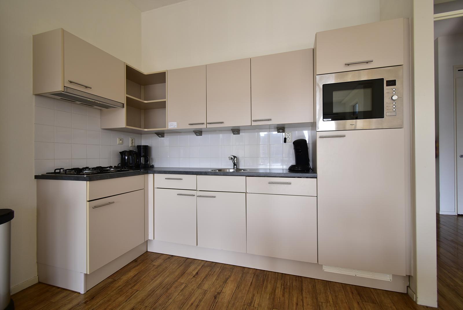 kopen-appartement-scheveningen-keuken-inbouwapparatuur-dubbele-bestemming-vakantiehuistekoop-nl-prins-en-prins-makelaardij.jpg.jpg