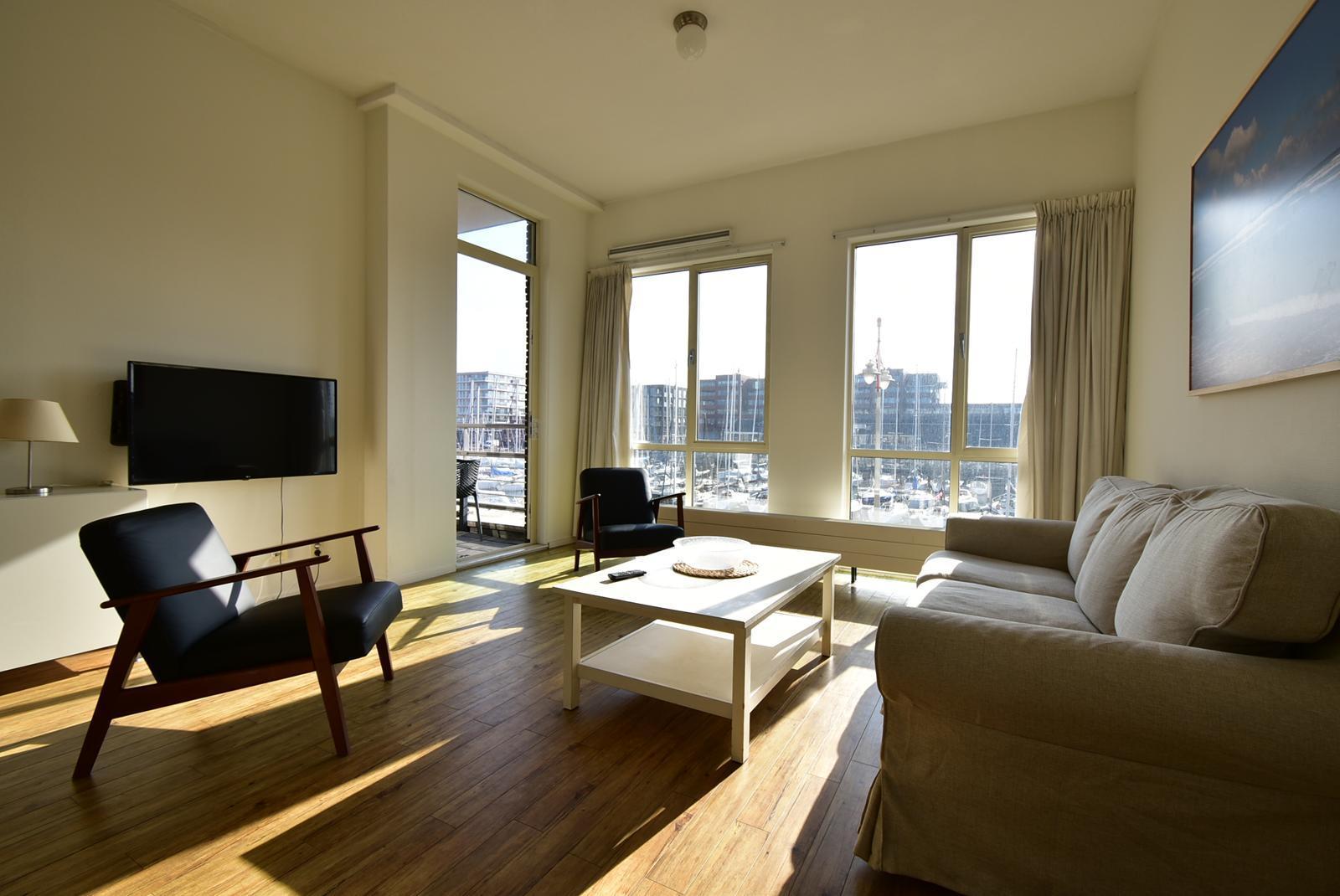 kopen-appartement-scheveningen-woonkamer-dubbele-bestemming-havenzicht-vakantiehuistekoop-nl-prins-en-prins-makelaardij.jpg.jpg