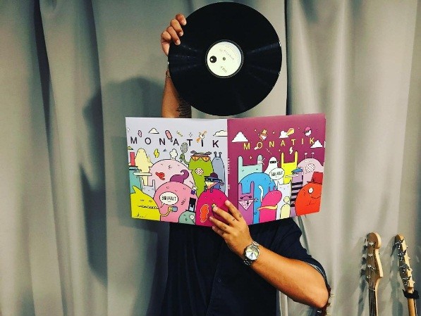 альбом "звучит" vinyl