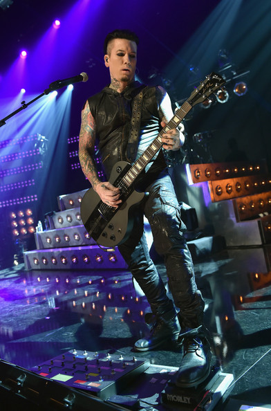 DJ Ashba