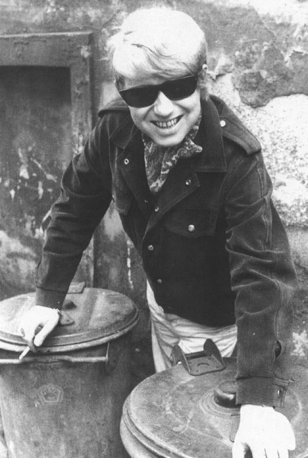 Miki Volek