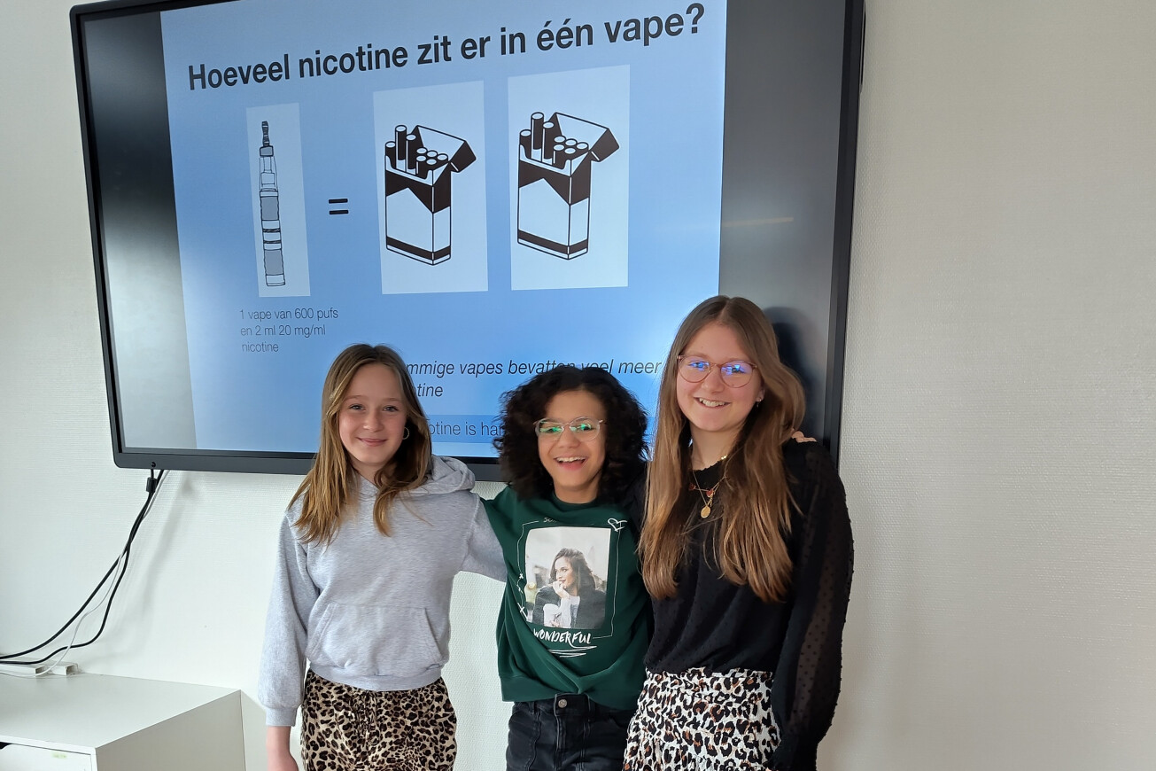 Longartsen geven voorlichting over vapen aan brugklassers