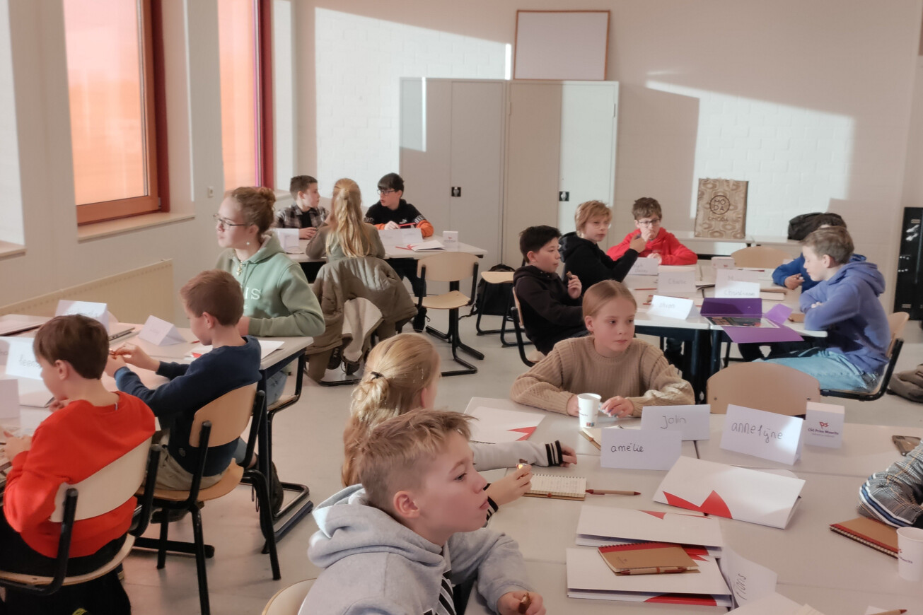 Groep 8-leerlingen presenteren onderzoek Masterclass 2025