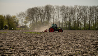 Bidden voor boeren