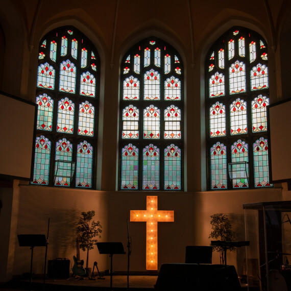 Christelijke kerk aangevallen - pastor en kerk boosdoener