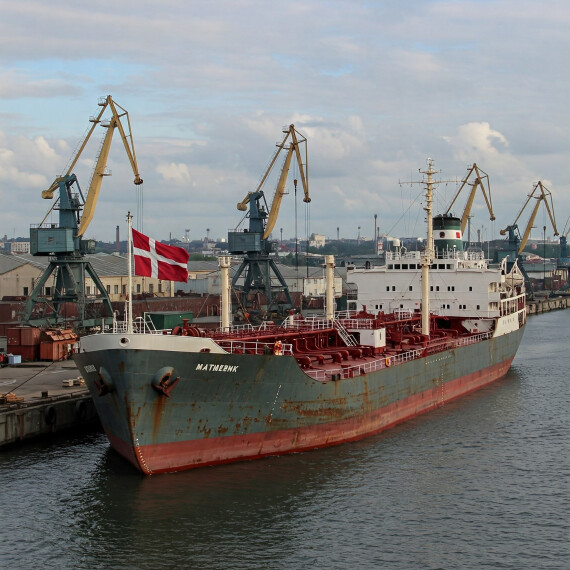 Stiekem olietankers verkopen aan Rusland voor winst. Dit is de mens