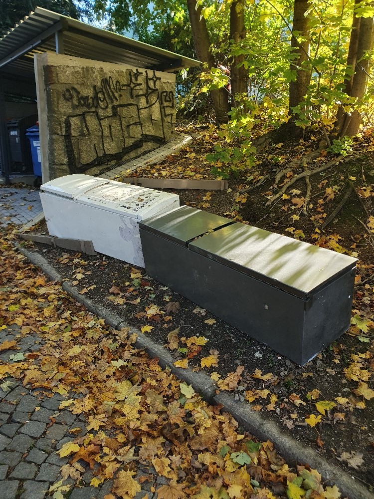 V jablonecké ulici Na Výšině řádili vandalové