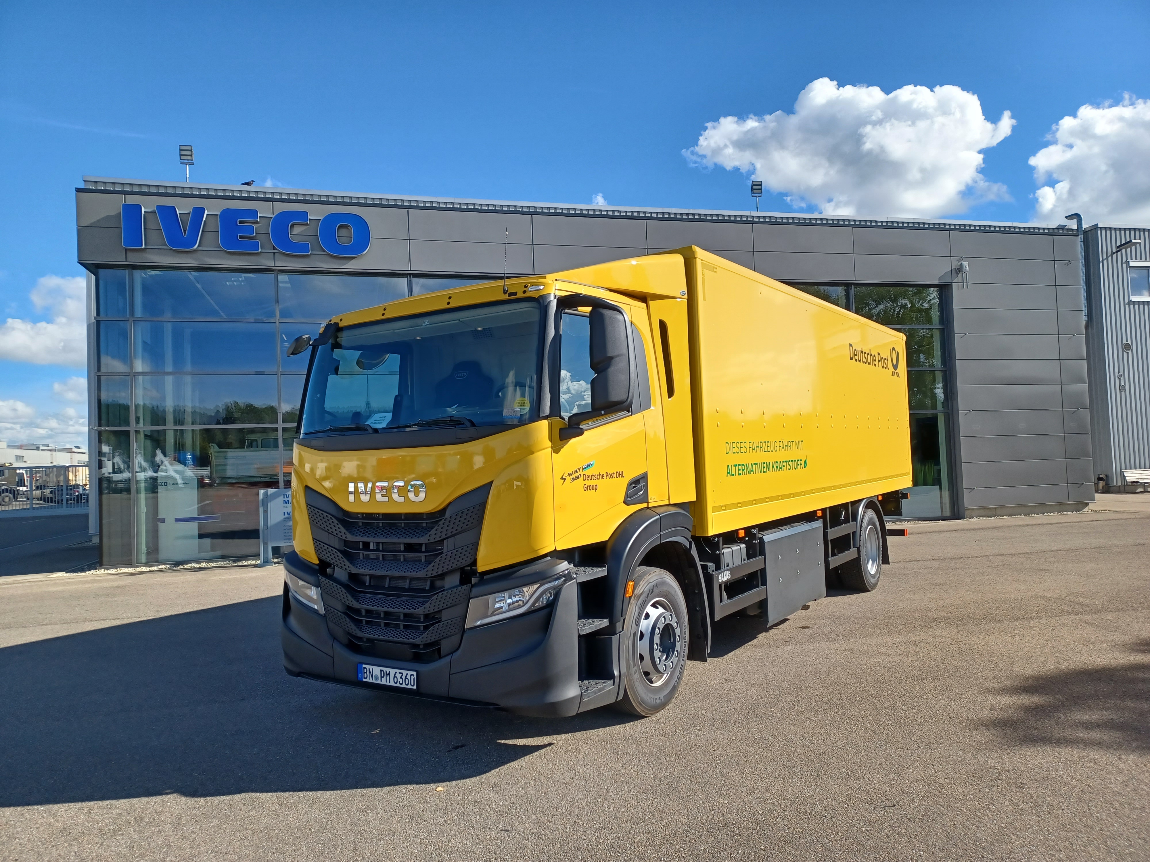 DHL rozšiřuje svůj udržitelný vozový park v Německu o 178 nových vozidel IVECO S-WAY CNG