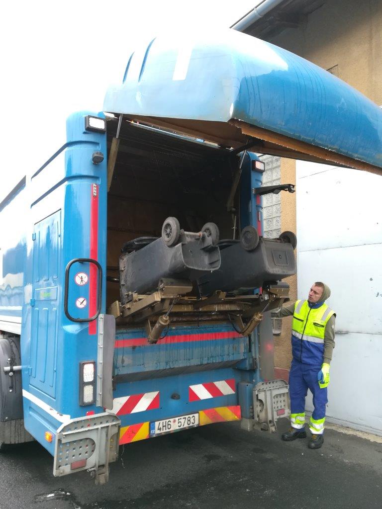 V Jablonci se budou umývat popelnice