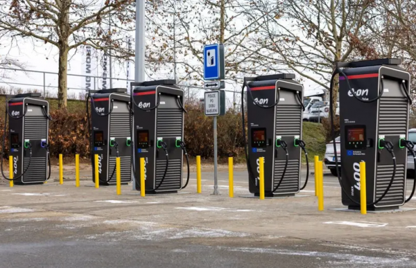 E.ON Drive v roce 2024: Tisíce nových uživatelů a přes sto nových veřejných dobíjecích bodů