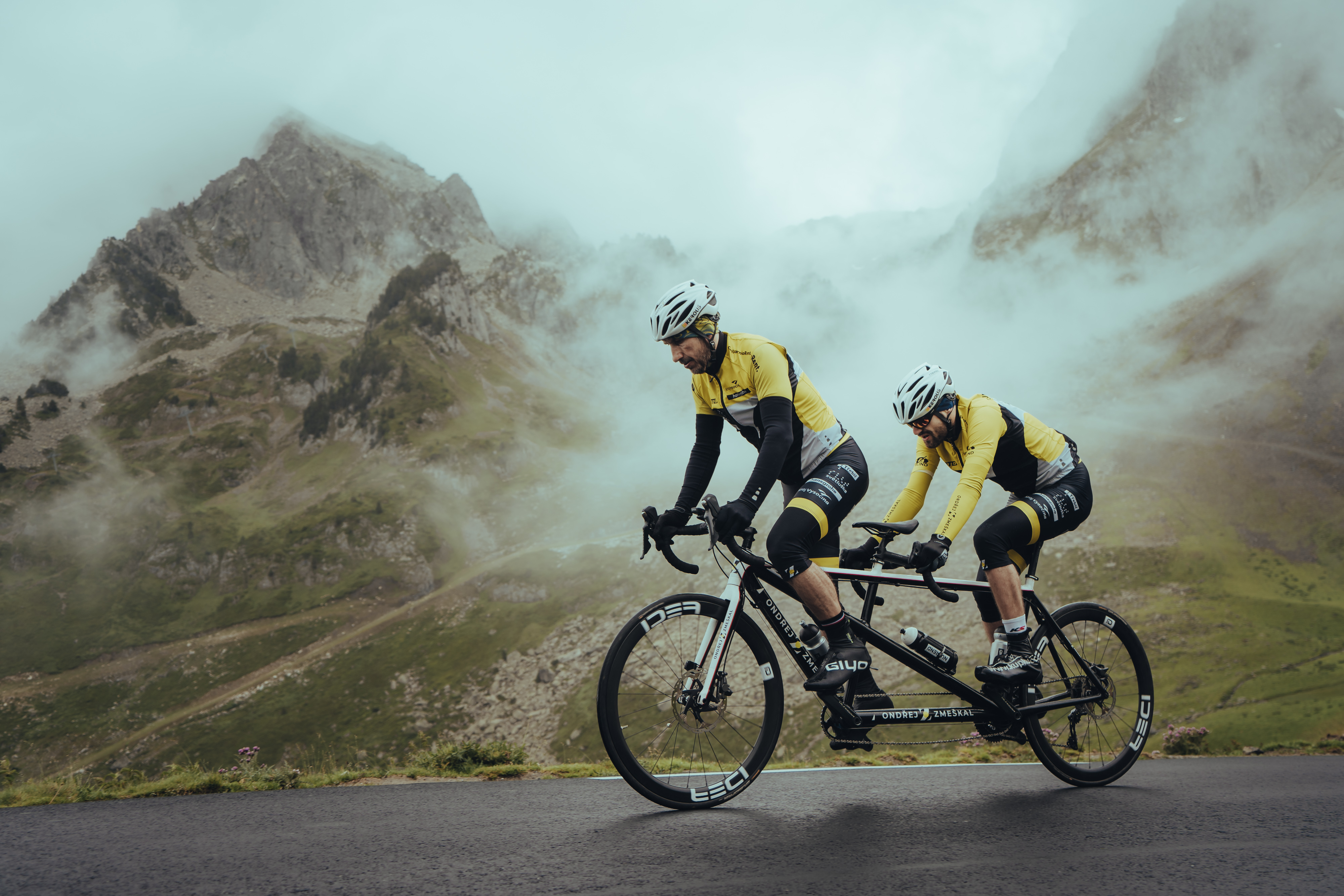 Tour de France ve tmě: Inspirující příběh Ondřeje Zmeškala, nevidomého sportovce