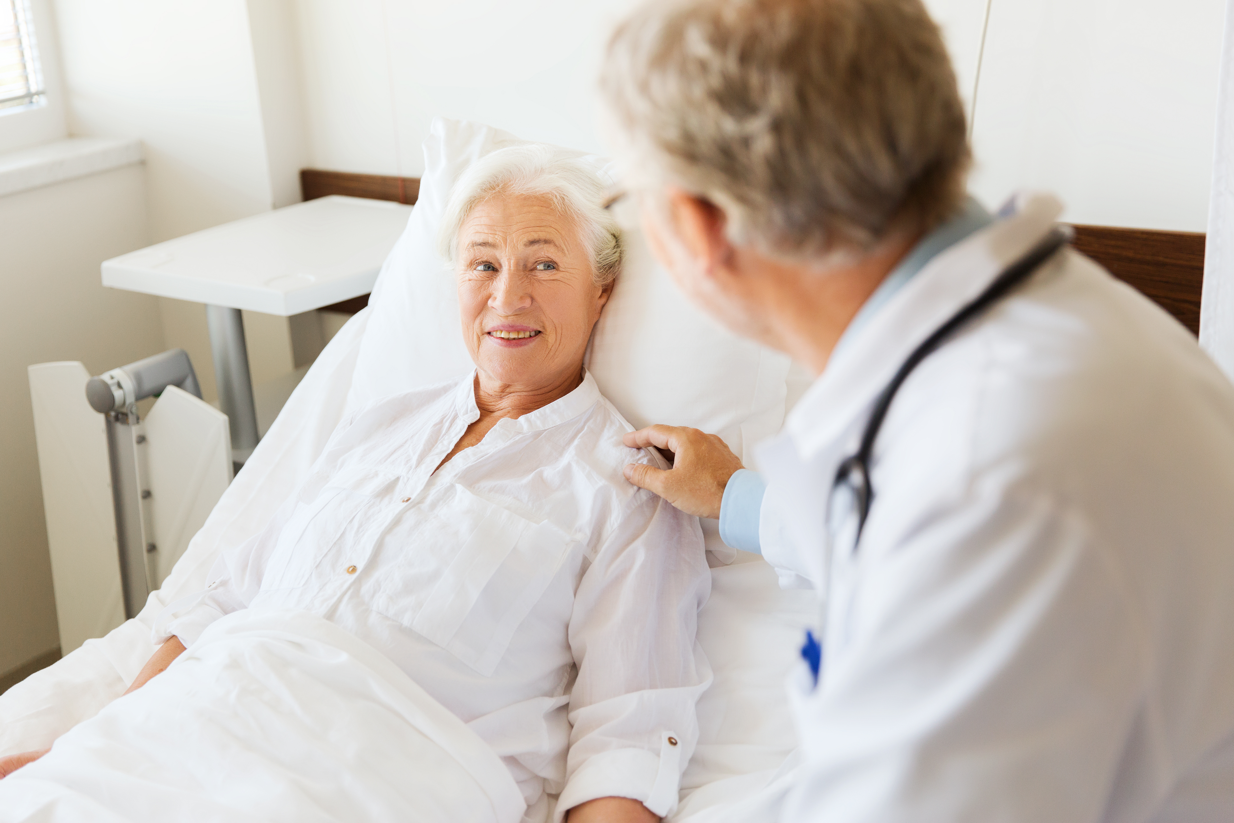 Polohování pacientů: Klíč k prevenci proleženin i lepší péči