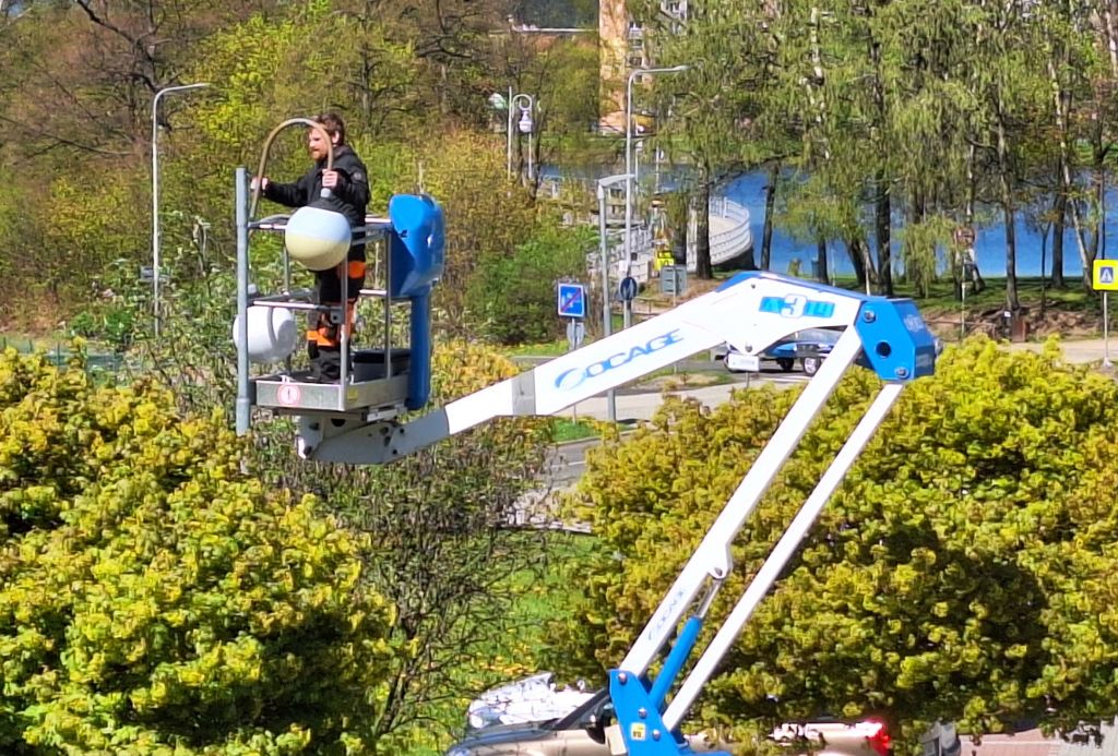 Úsporná LED svítidla ozáří část centra a Mšeno