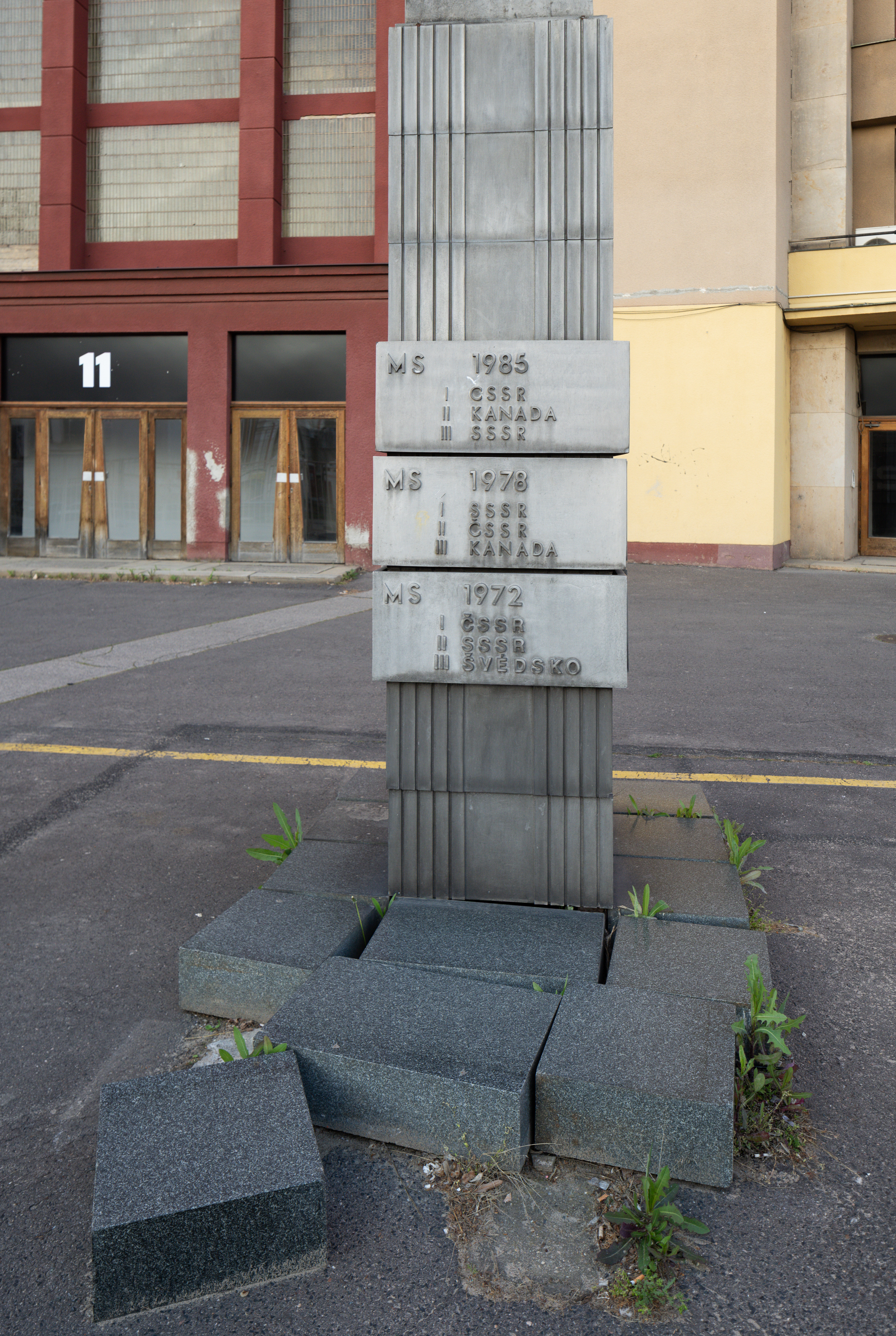 Hokejista, Zdeněk Němeček © Jiří Thýn, 2020, detail podstavec