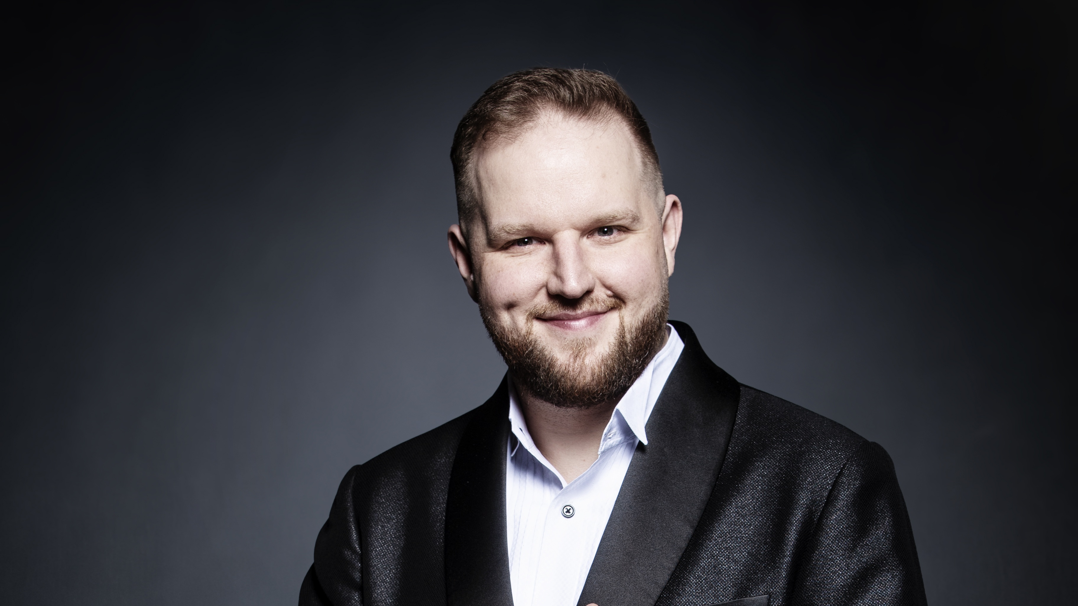 Lukáš Vondráček provede s Pražskými symfoniky oba Brahmsovy klavírní koncerty