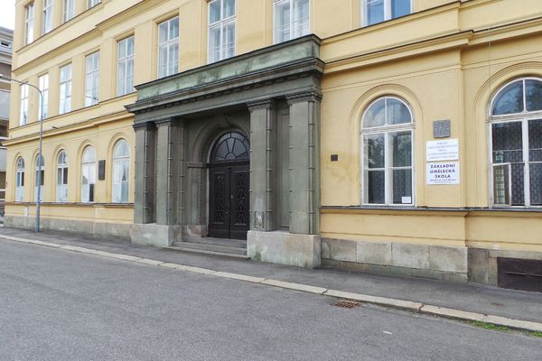 Do tří let bude mít škola na Horním náměstí nová okna
