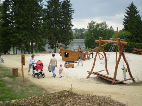 Na hřišti u jablonecké přehrady bude opět korzárská loď