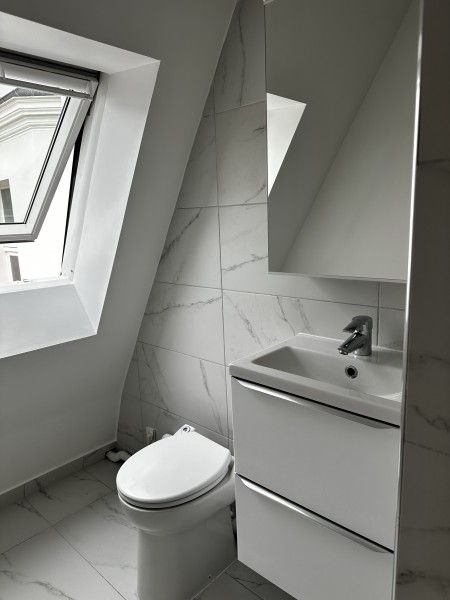 Transformation de deux chambres de bonne en un studio moderne et fonctionnel de 22 m²