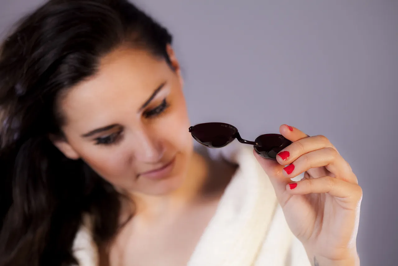 UV & Laser Eye Protection – Full Vision — image 5 of 6