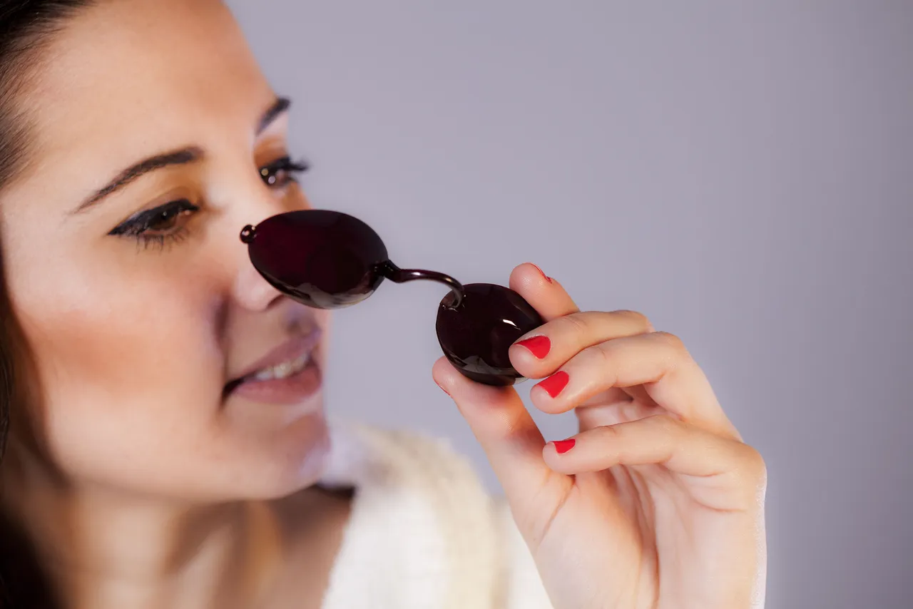 UV & Laser Eye Protection – Full Vision — image 4 of 6