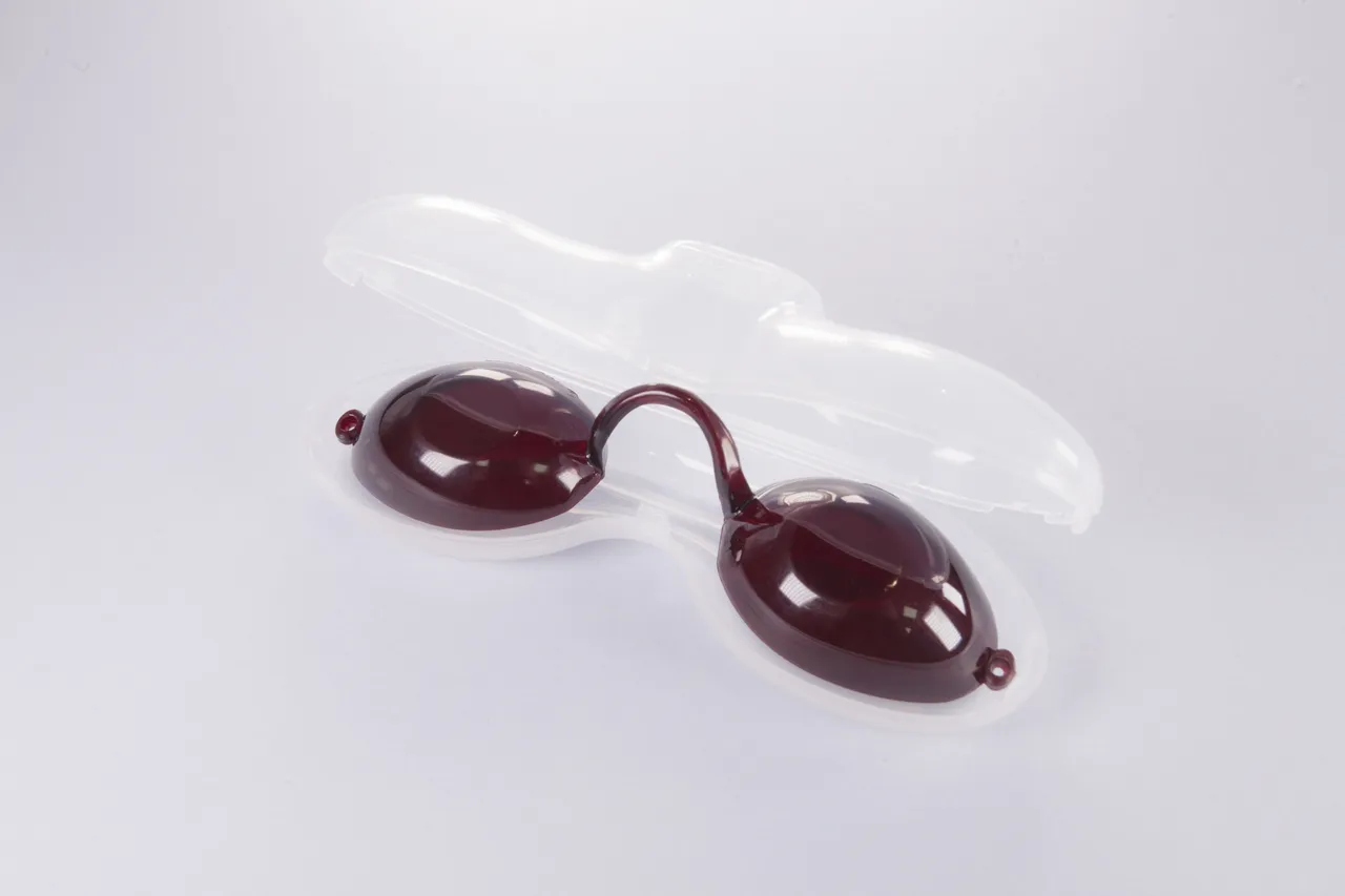 UV & Laser Eye Protection – Full Vision — image 3 of 6