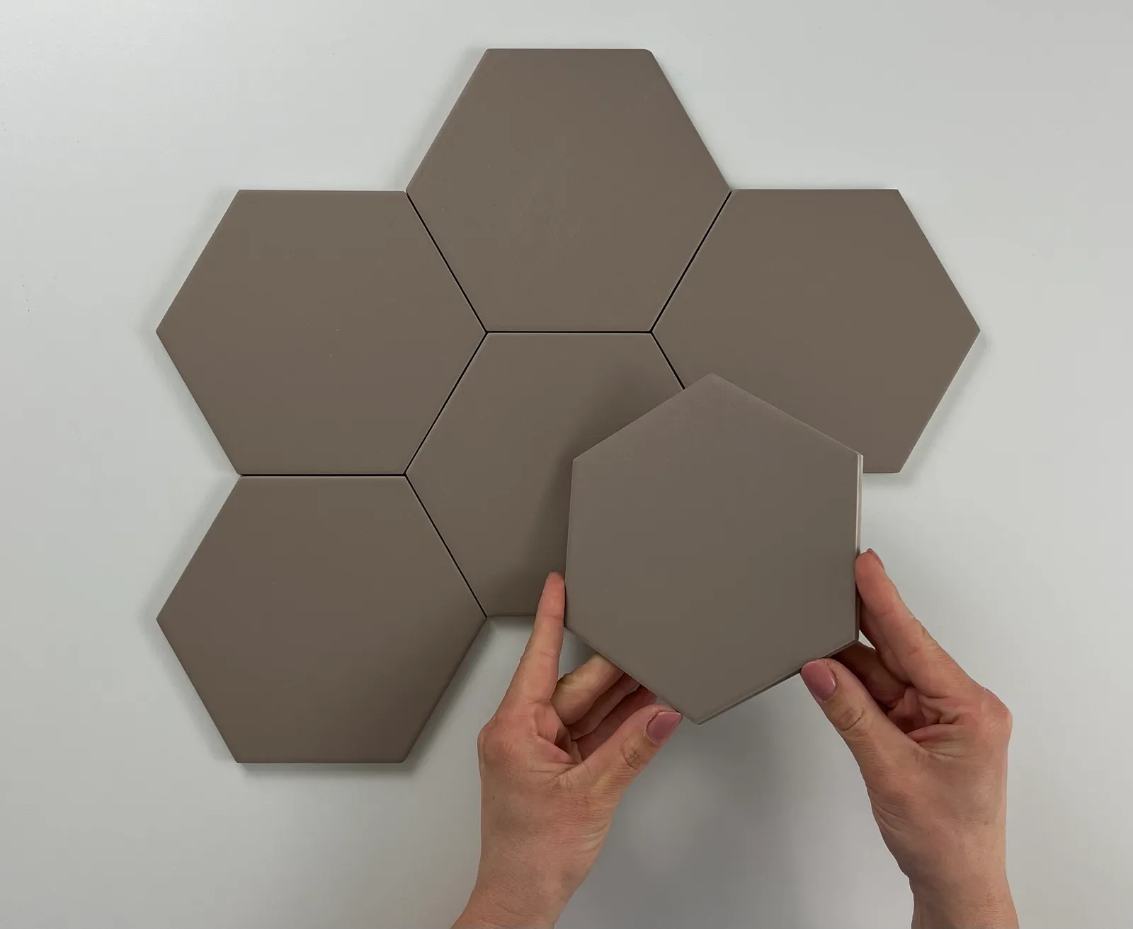 Hexagon Timeless Taupe mat 15x17, foto 2 van 2