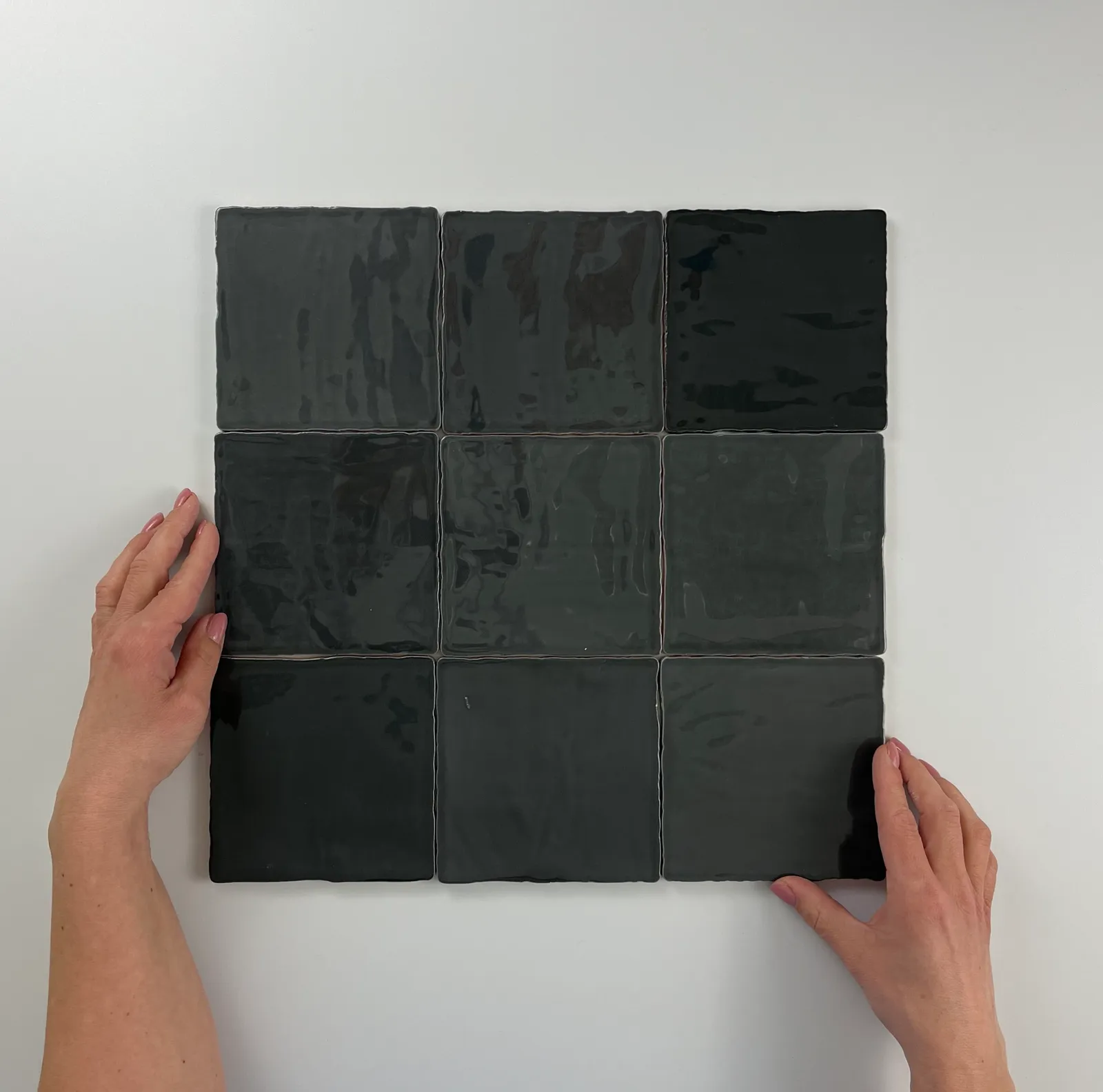 Sample Moos Anthracite glans handvorm 13x13 (sample tegel)