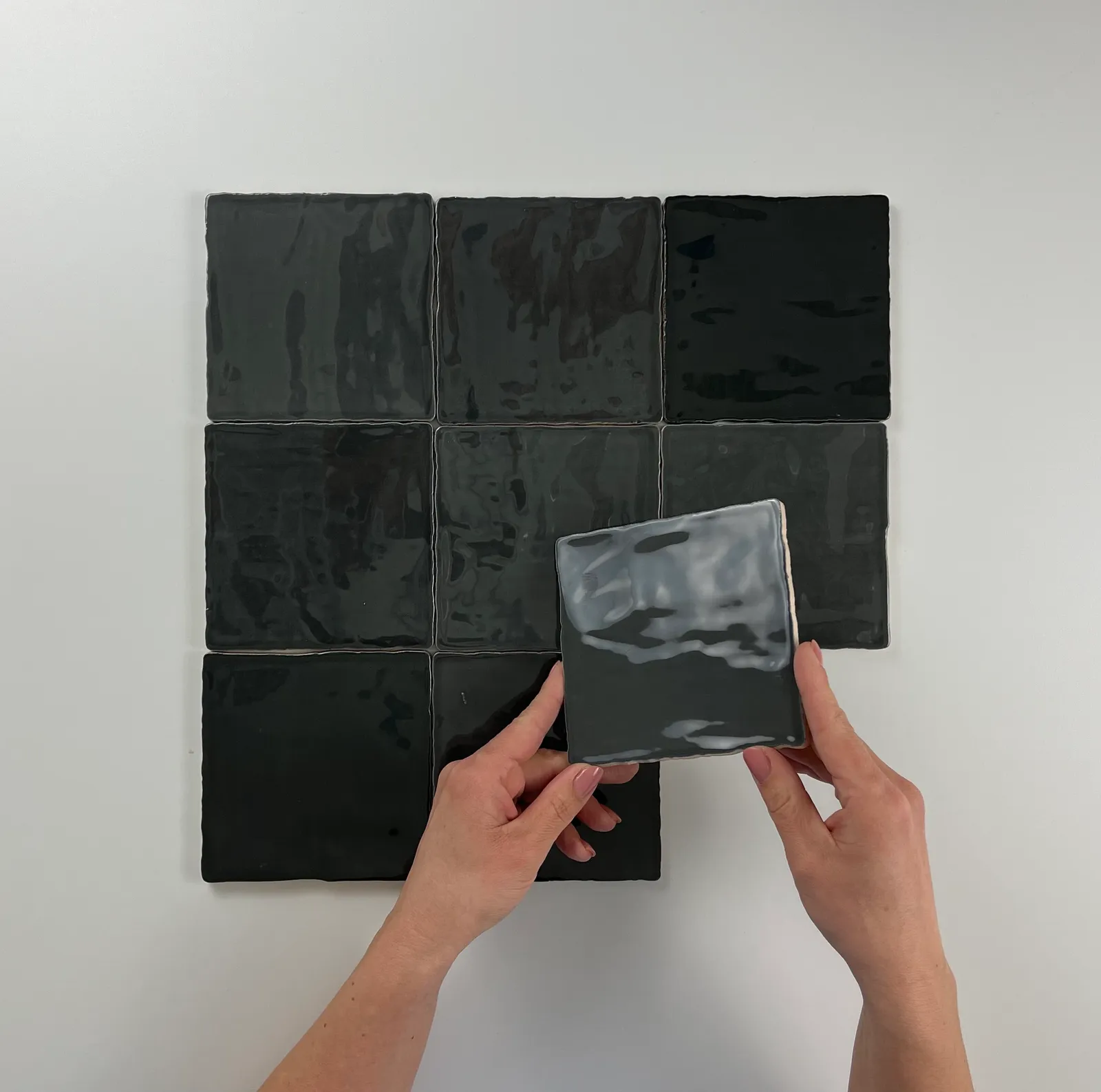 Moos Anthracite glans handvorm 13x13, foto 2 van 3