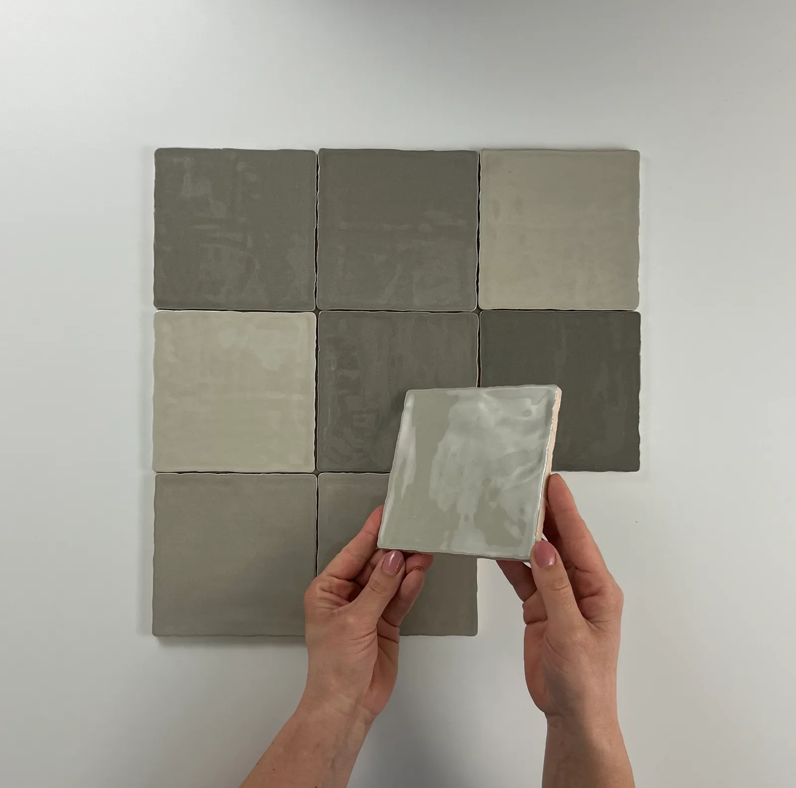 Moos Taupe glans handvorm 13x13, foto 2 van 3