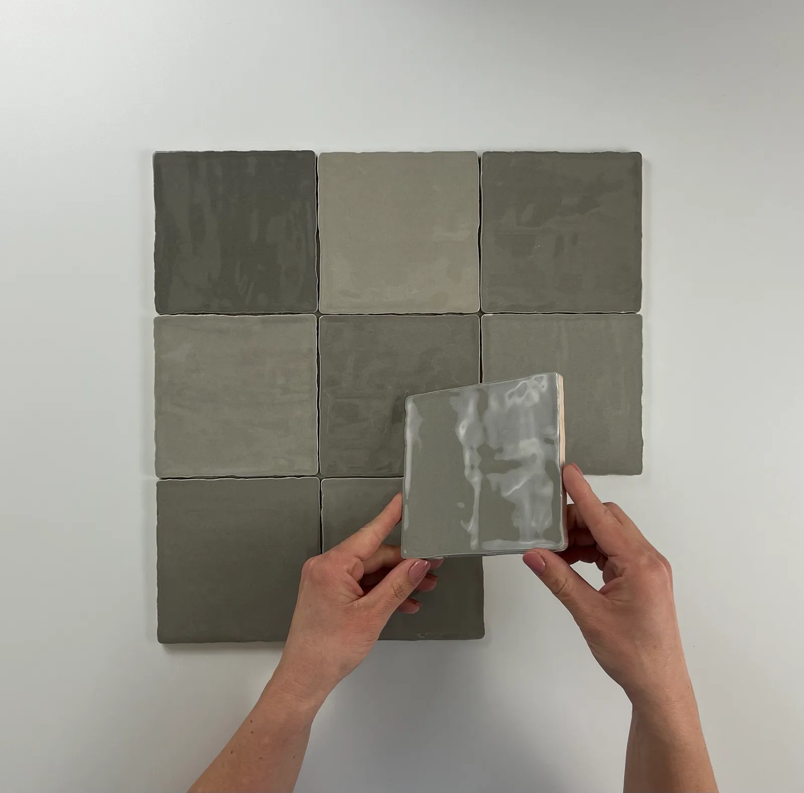 Moos Grey glans handvorm 13x13, foto 2 van 2
