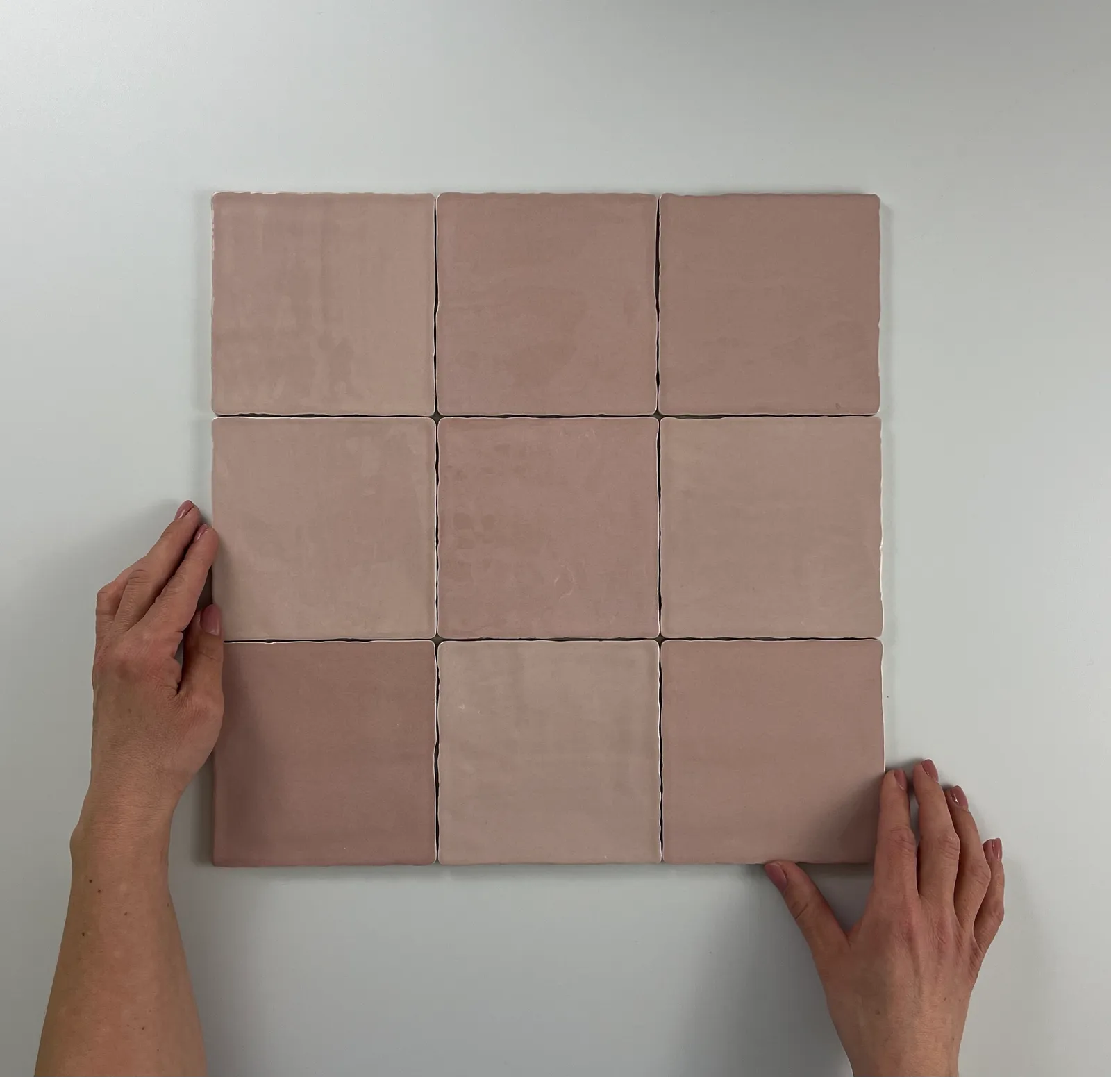 Sample Moos Pink glans handvorm 13x13 (sample tegel)