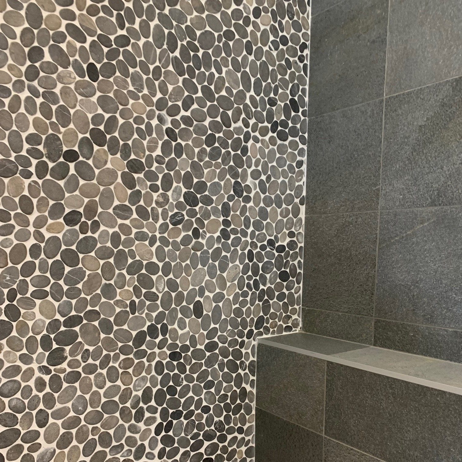 Mozaiek Natural Stone Pebbles Donker Grijs, foto 2 van 3