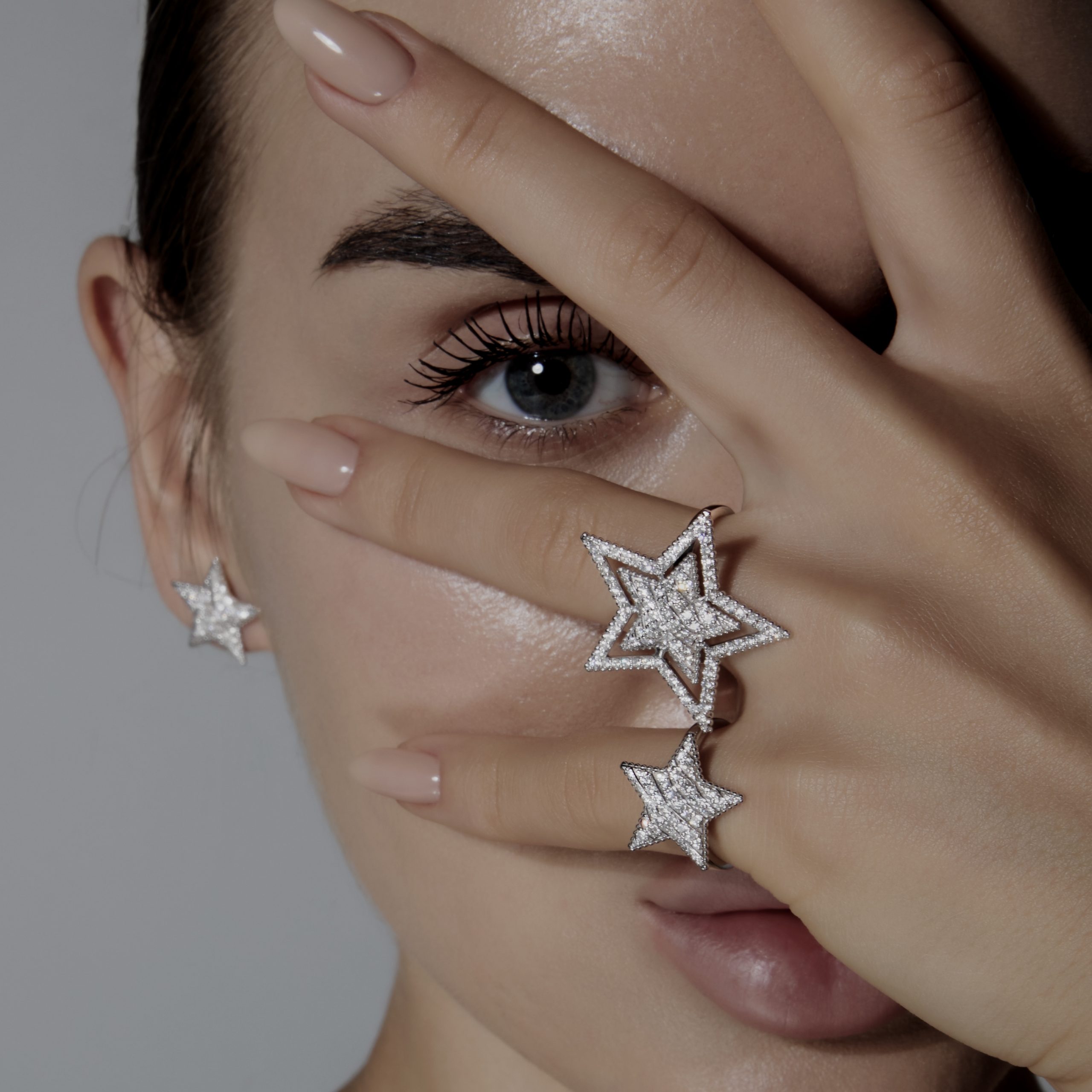 Adagio B Ring in 18k white gold with diamonds, view 3
