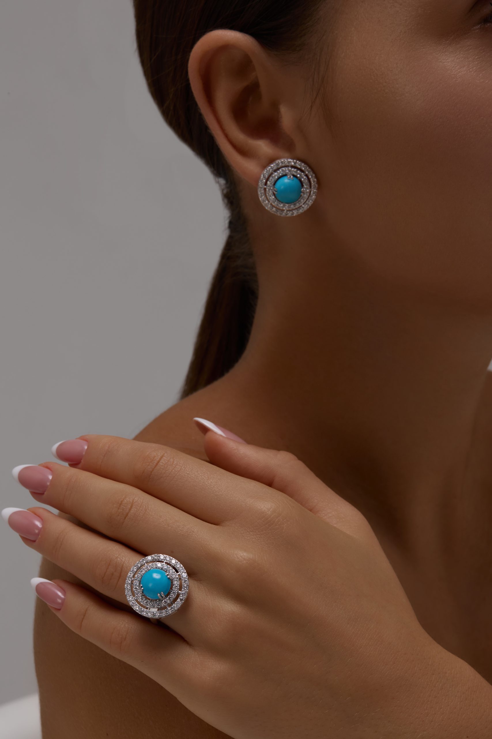 Apollonia Turquoise Ring in 18k white gold with diamonds and turquoise, view 5