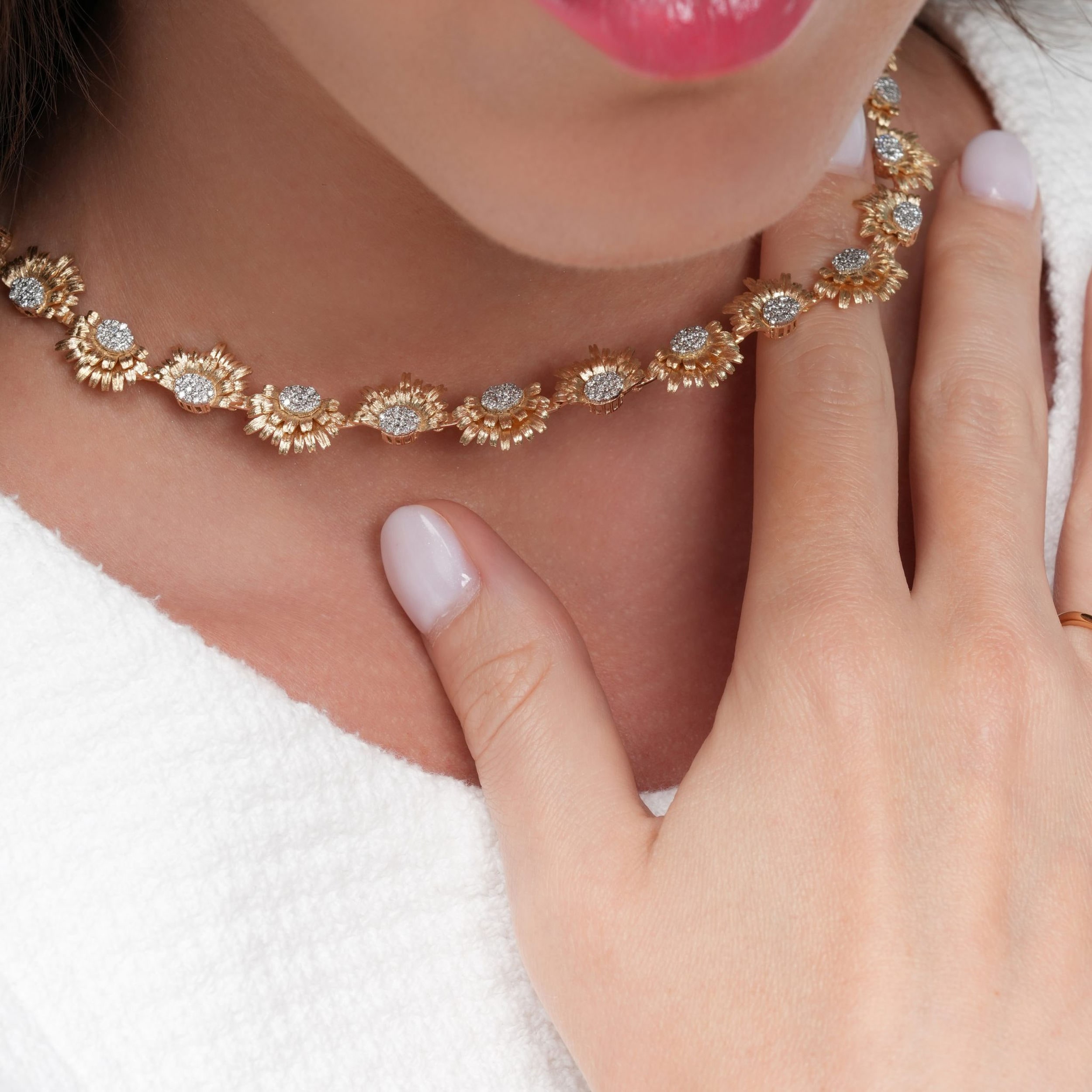 Bloom Gold Mini Choker in 18k yellow gold with diamonds, view 2