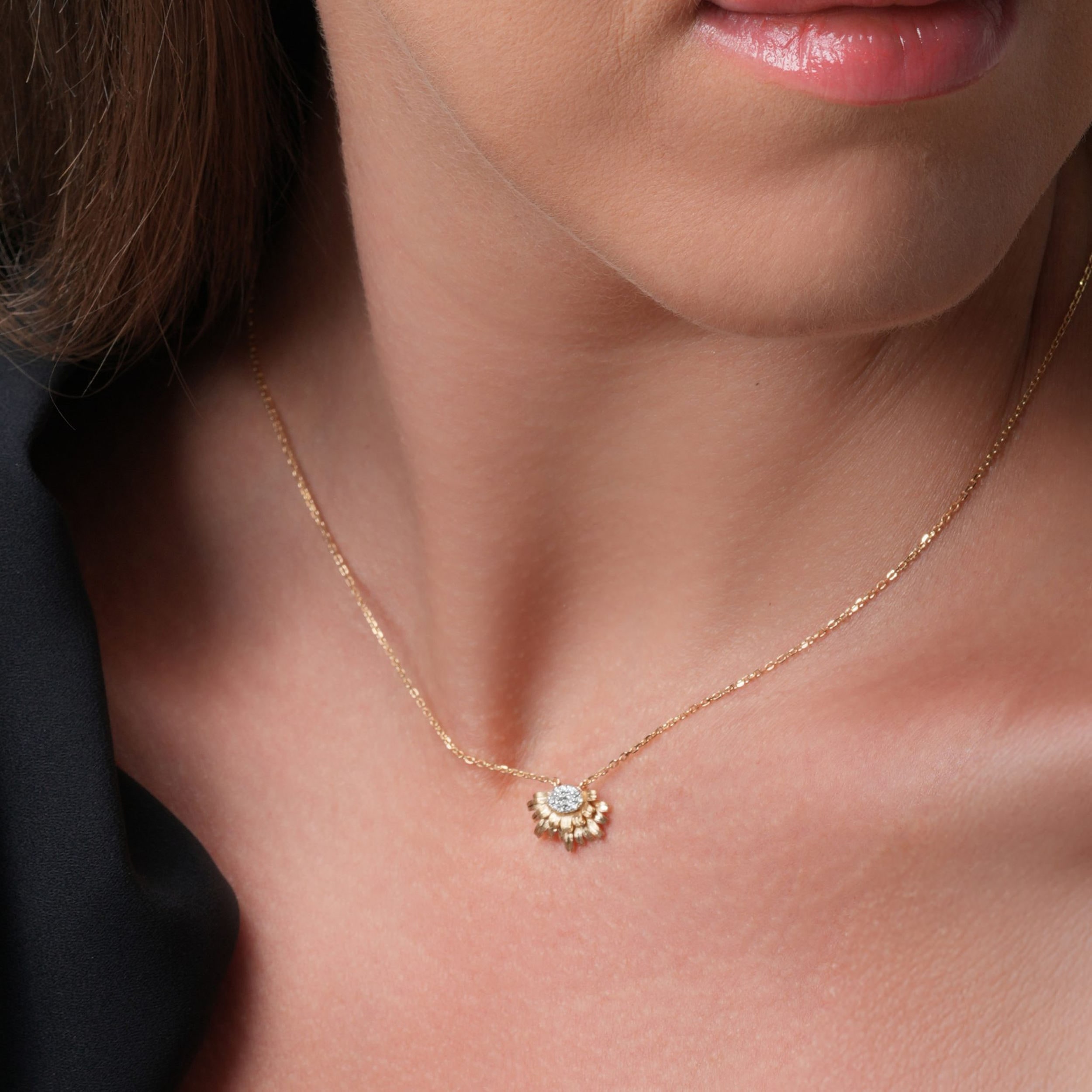 Bloom Gold Mini Necklace in 18k yellow gold with diamonds, view 3